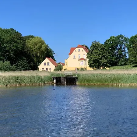 Apartment Im Zweiten Obergeschoss Des Gutshauses By Interhome Neuenkirchen (Landhagen)